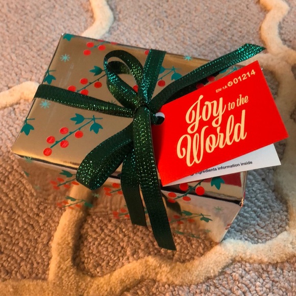 LUSH joy to the world set!